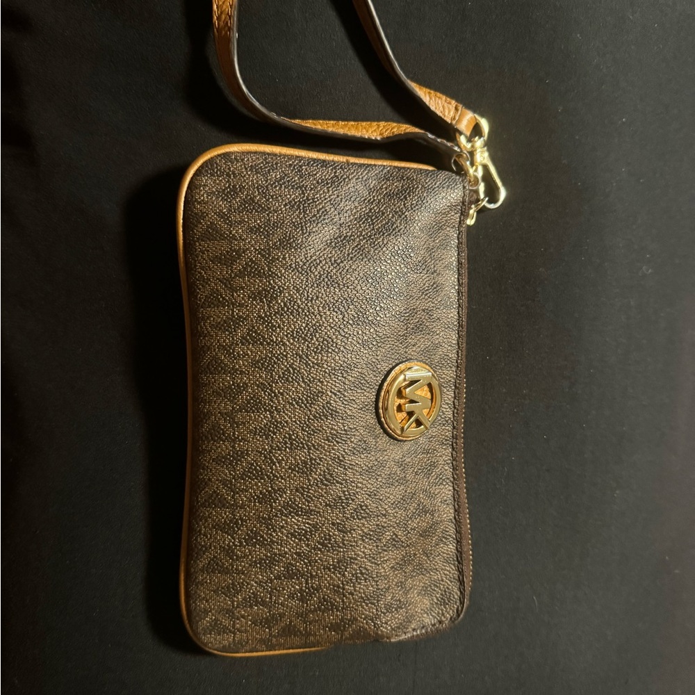 Michael Kors clutch wristlet - Picture 3 of 9